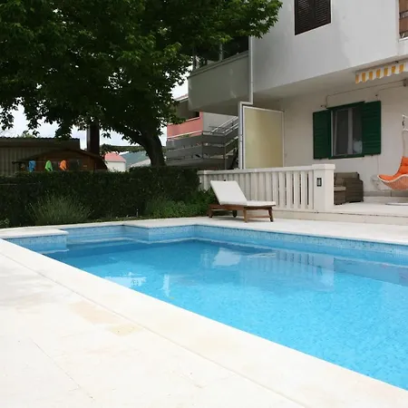 Daire Family Friendly With A Swimming Pool Kastel Luksic, - 15773 *