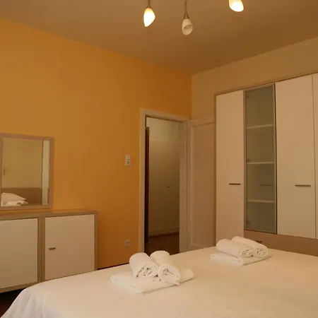 Daire Family Friendly With A Swimming Pool Kastel Luksic, - 15773 Kastela