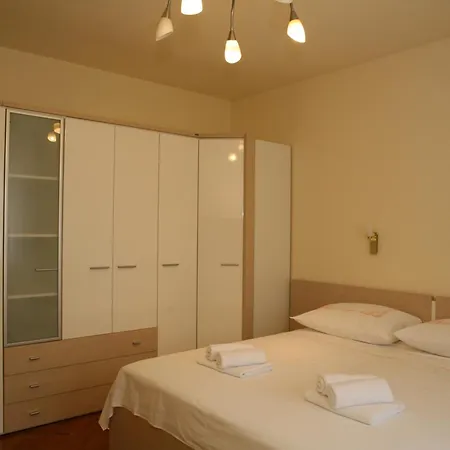 Family Friendly With A Swimming Pool Kastel Luksic, - 15773 Daire
