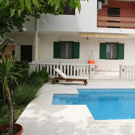 Family Friendly With A Swimming Pool Kastel Luksic, - 15773 Daire