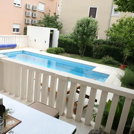 Daire Family Friendly With A Swimming Pool Kastel Luksic, - 15773 Kastela